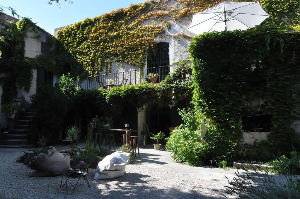 Bed and Breakfast La Demeure Eyguières Exteriér fotografie